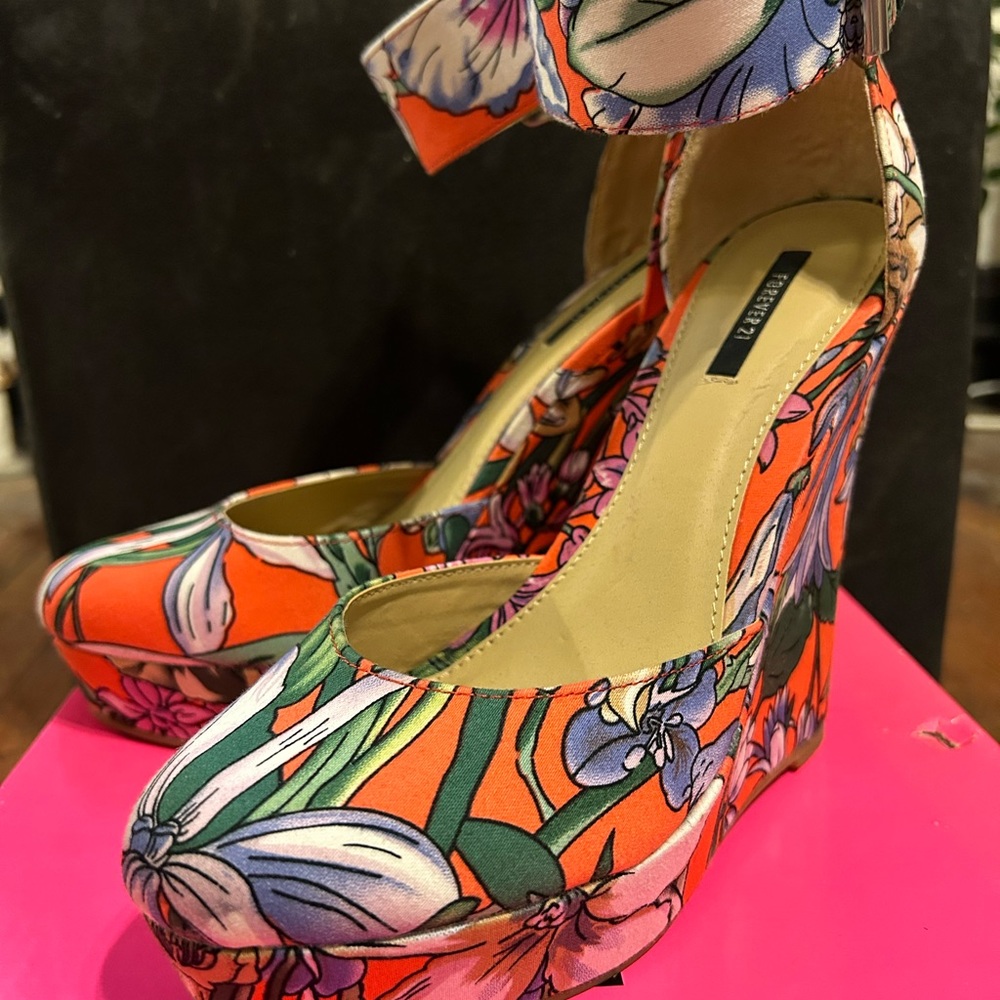 Floral print wedge heel